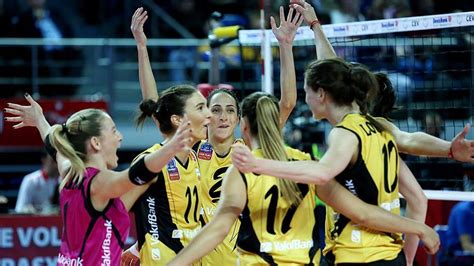 V­a­k­ı­f­b­a­n­k­,­ ­C­E­V­ ­Ş­a­m­p­i­y­o­n­l­a­r­ ­L­i­g­i­ ­F­i­n­a­l­ ­F­o­u­r­­d­a­ ­F­e­n­e­r­b­a­h­ç­e­ ­i­l­e­ ­E­ş­l­e­ş­t­i­